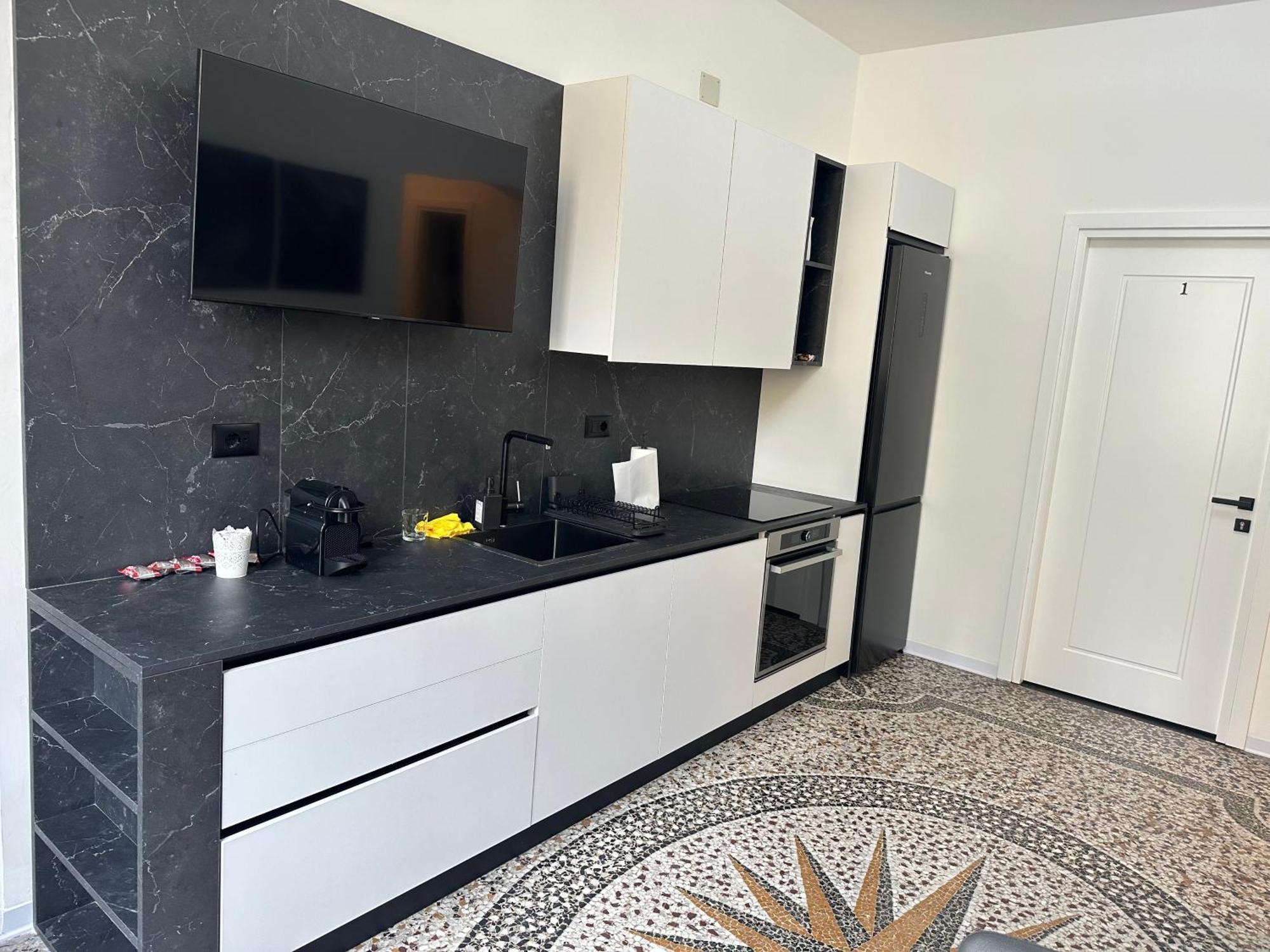 Mosaic Inn Genoa Bagian luar foto