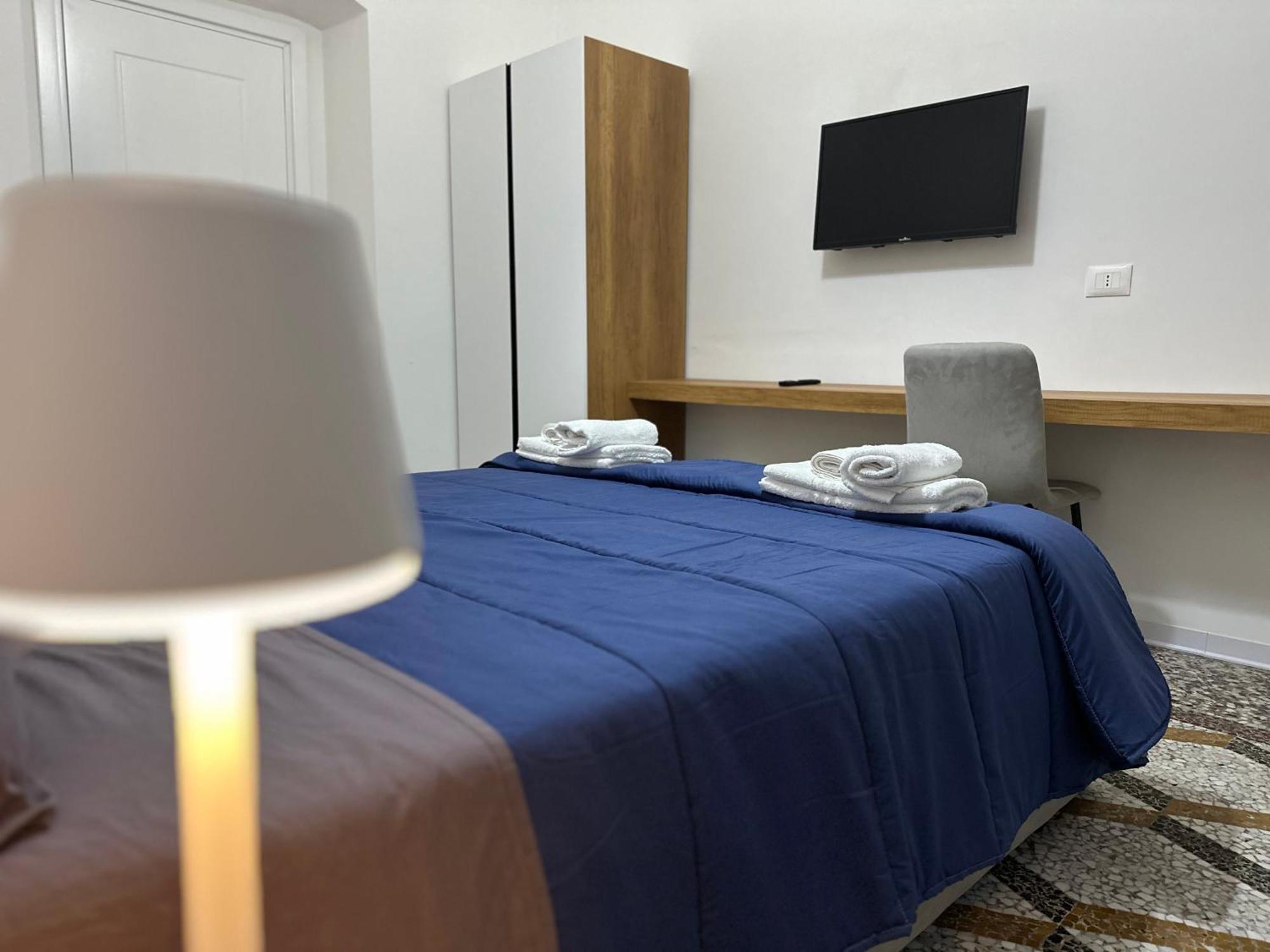 Mosaic Inn Genoa Bagian luar foto