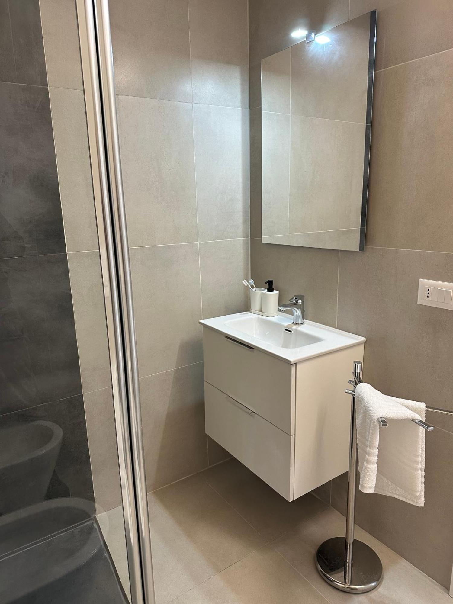 Mosaic Inn Genoa Bagian luar foto